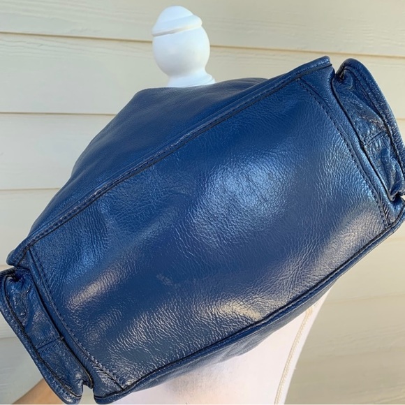 SALE!!! GIANNI BINI Bag, Beautifully designed with Fleur de Leis Tags, Lining - Picture 4 of 6